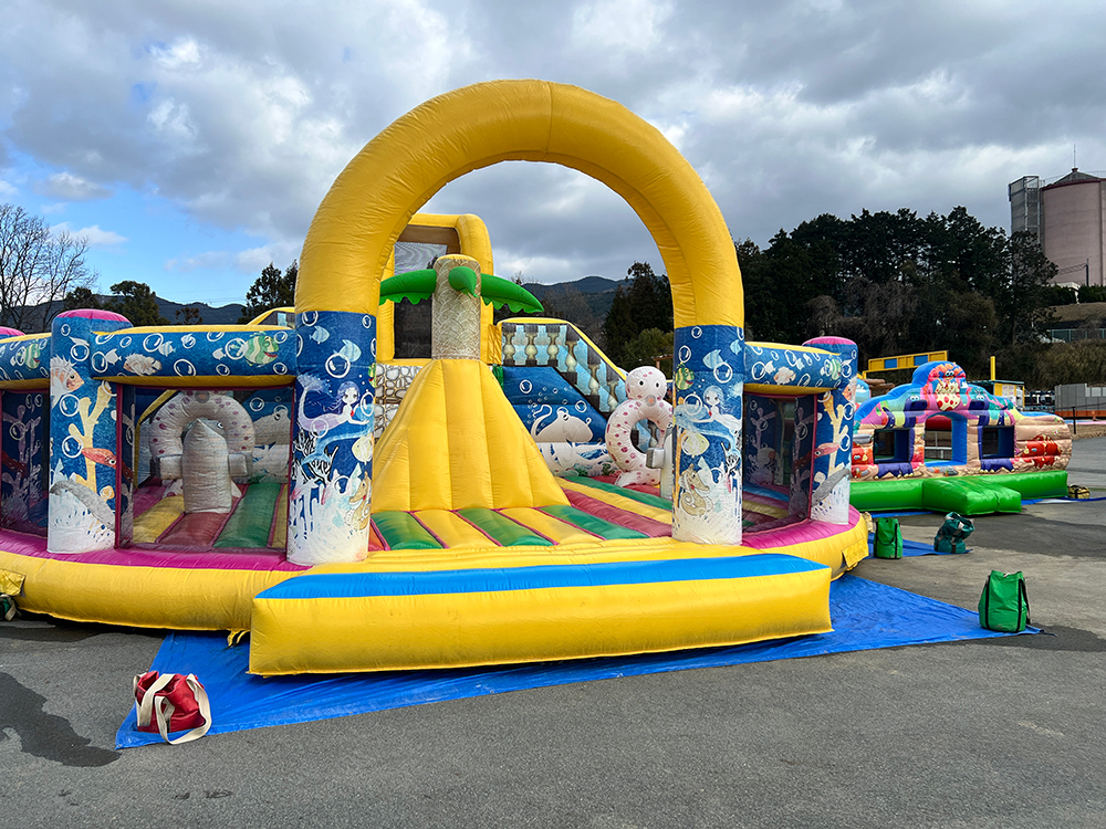 エアー遊具がキッズ広場に登場